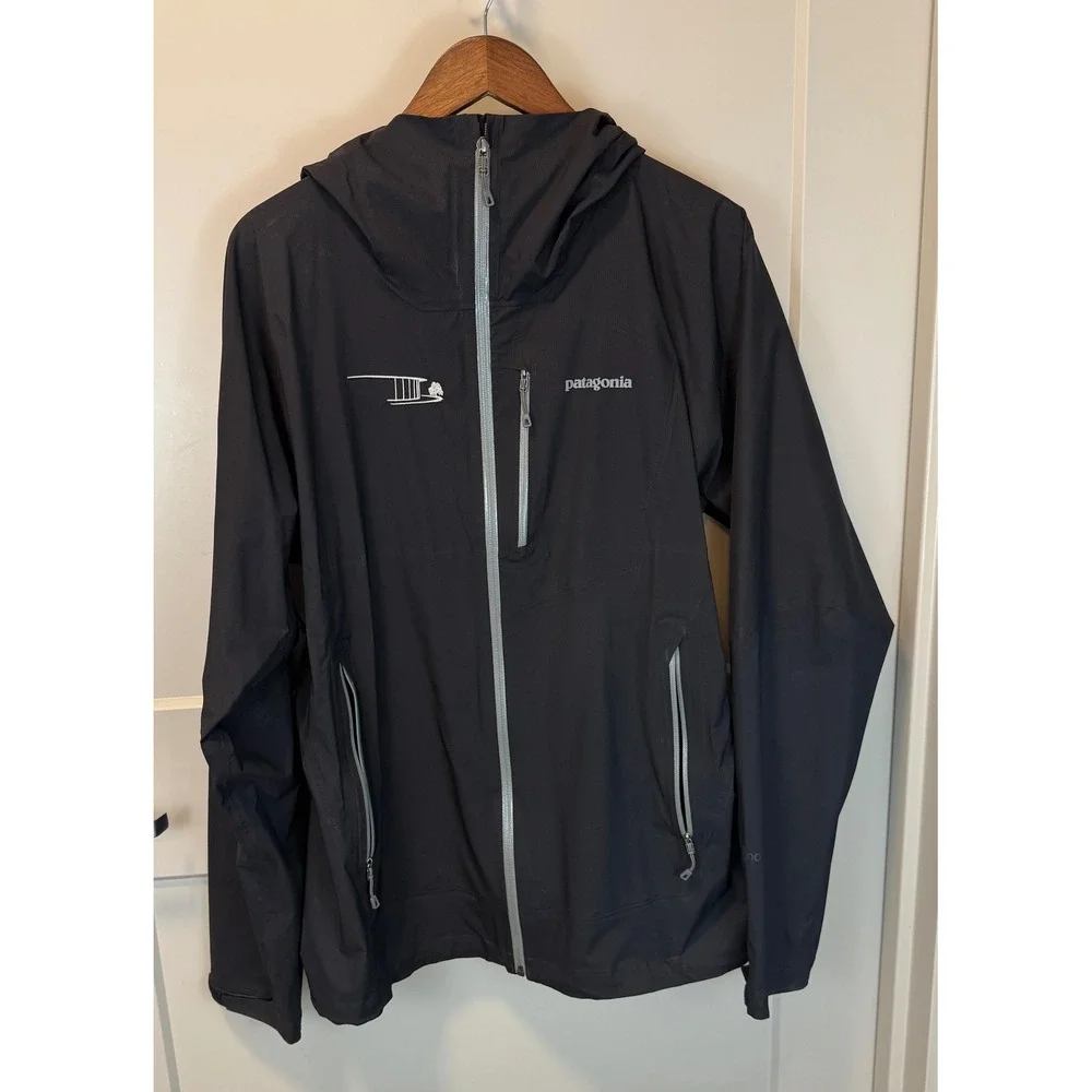 Patagonia Men's Trail Windbreaker Jacket Size L Black w/ Helmet‎ Compatible Hood